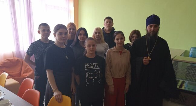 В Агротехнологическом техникуме имени Грязнова В.М. поселка Вейделевка прошла встреча посвященная Дню православной книги